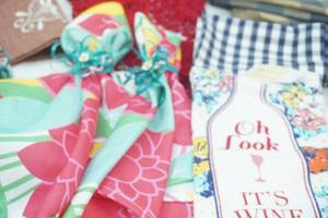 lot 325 image: Linens Lot