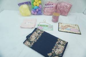 lot 334 image: Easter Decor