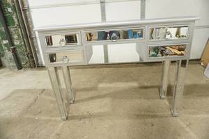 lot 365 image: Mirrored Vanity Desk w5 drawers 31.5x 14.25x 31