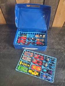 lot 7 image: 24 Car Case with lots of Toy Cars - Nice