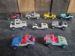 lot 8 image: 9 Vintage 80s 90s Hot Wheels Jeeps