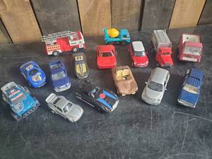 lot 10 image: Nice Collection of Vintage Toy Cars