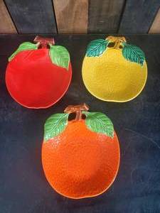 lot 17 image: Fantastic vintage Orange, Lemon, And Apple Dishes - High Quality
