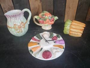 lot 20 image: Vintage Veggie Decor with Clock, Pitcher and More