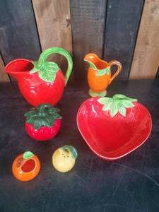 lot 21 image: Gorgeous Strawberry and Orange Table Decor - Beautiful
