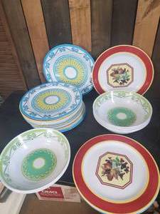 lot 24 image: Super Large Collection of Picnic or Party Plastic Platters and Bowls - Sweet