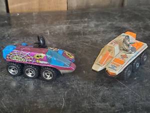 lot 30 image: 2 1988 Hot Wheels Blue Web Spinner and White Space Administration