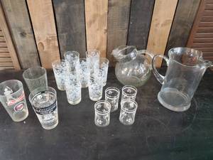 lot 69 image: Lot of Mid Modern Glassware and Pictures&nbsp