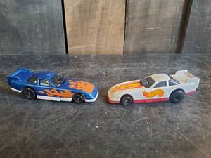 lot 78 image: 2 1993 Hot Wheels Dragsters&nbsp