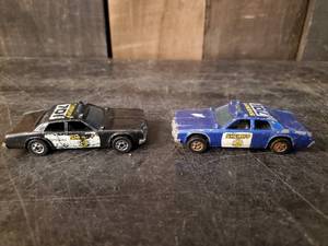 lot 92 image: 2 Vintage 1977 Hot Wheels Sheriff Cars