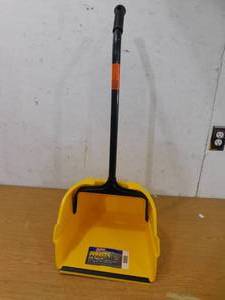 lot 33 image: Quickie 14 in. Jumbo Debris Dust Pan