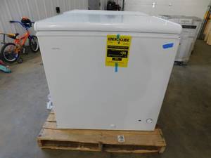 lot 158 image: Vissani 7.0 cu. ft. Manual Defrost Chest Freezer with LED Light in White, Garage Ready
