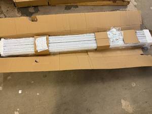 lot 32 image: 3Ct Pack Of Led Shop Lights