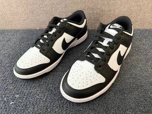lot 91 image: Nike Dunk Lows - Womens 9 - Mens 7.5