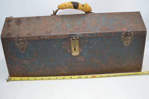 lot 224 image: Metal Tool Box welectrical items