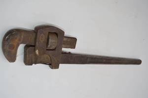 lot 225 image: 24 Pipe Wrench