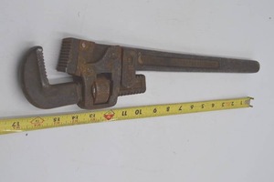 lot 226 image: 18 Pipe Wrench