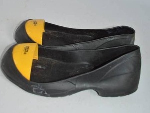 lot 240 image: Steel safty shoe covers