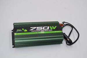 lot 31 image: 750  Power inverter