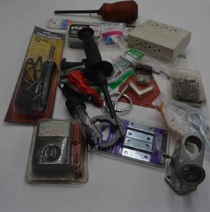 lot 261 image: Garage Items