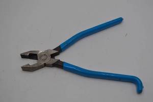 lot 123 image: Linesman pliers