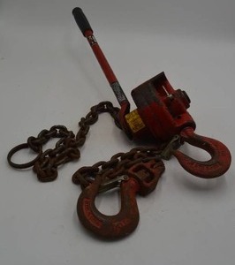 lot 146 image: Chain Hoist