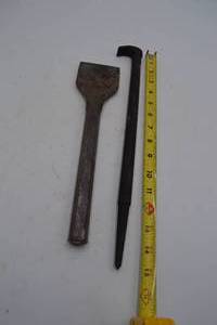 lot 150 image: Chisel nd Pry Bar