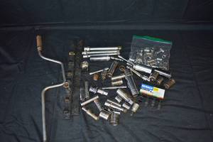 lot 40 image: Sockets