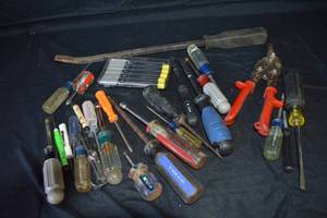 lot 42 image: Screwdrivers