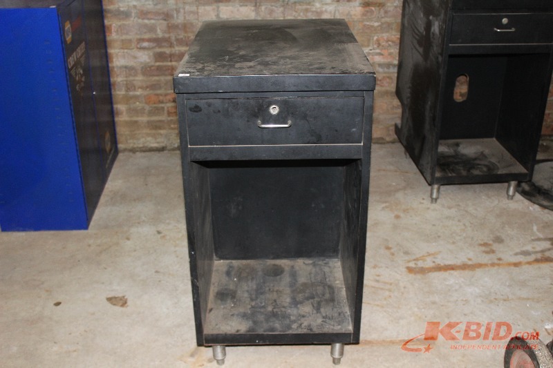 lot 7 image: Wood Cabinet