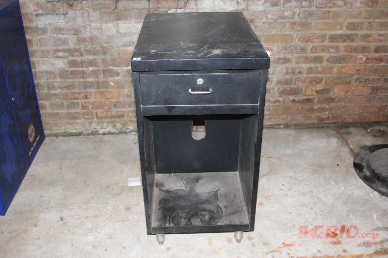 lot 5 image: Wood Cabinet