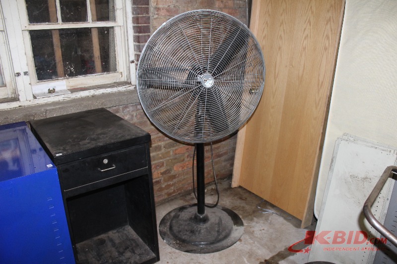 lot 8 image: Industrial Fan