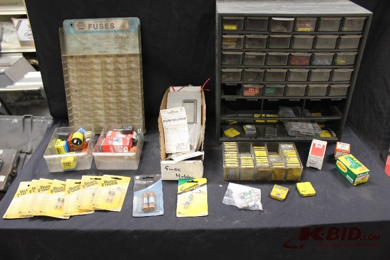 lot 51 image: Automotive Electrical Componets Set