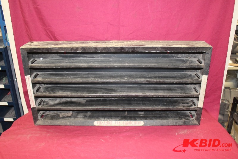 lot 60 image: Pik A Nut Assortment Shelf