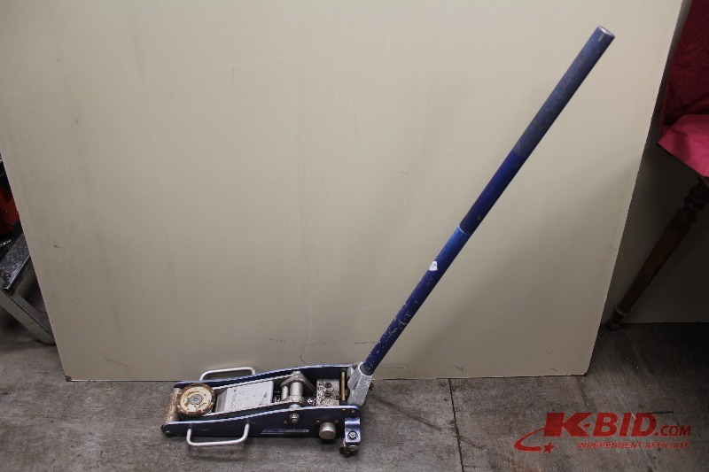 lot 65 image: AC Delco 2 Ton Floor Jack