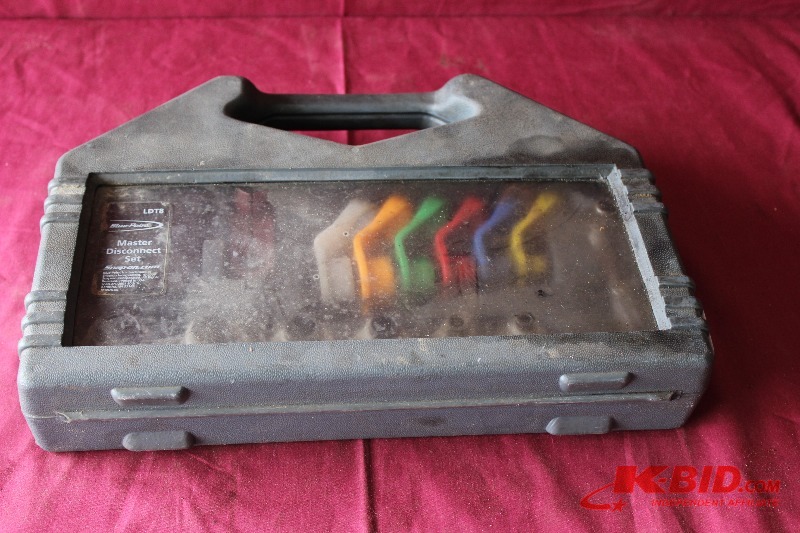 lot 104 image: Blue Point Master Disconnect Set