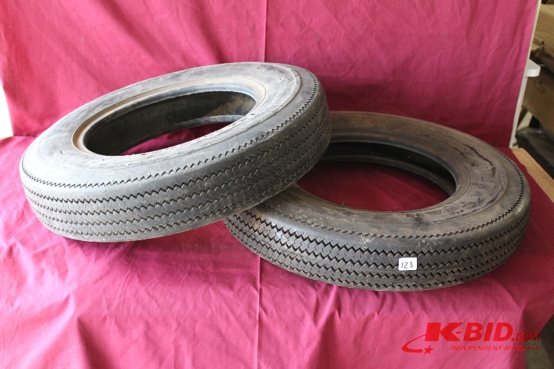 lot 123 image: Pair of Tires