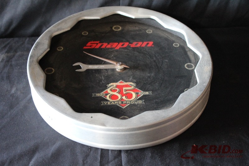 lot 147 image: SNAP-ON Clock