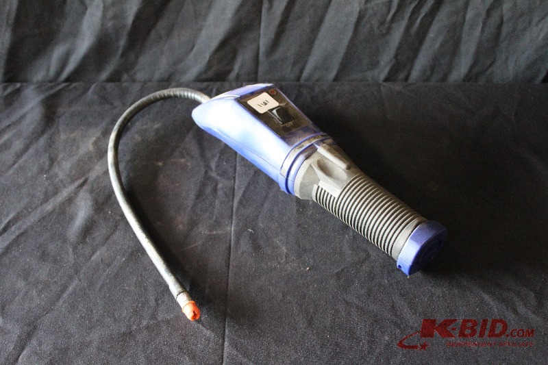 lot 161 image: TIF XL1A Refrigerant Leak Detector
