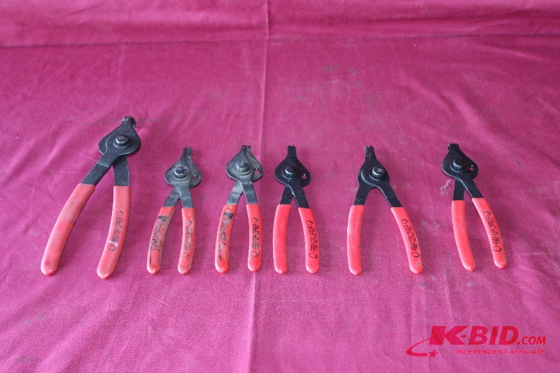 lot 192 image: Retaining Ring Pullers