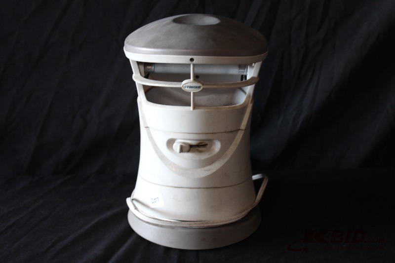 lot 207 image: Flying Insect Death Machine