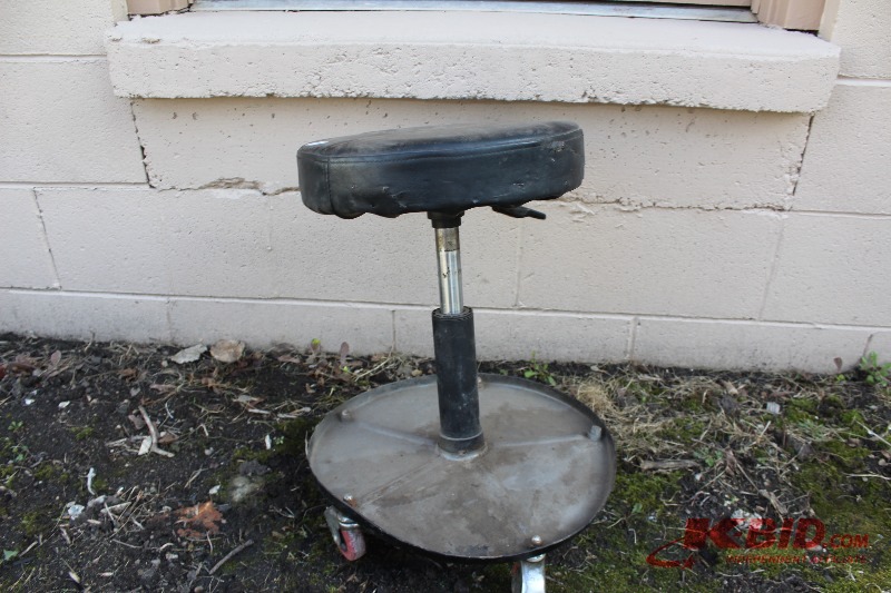 lot 218 image: Stool on Wheels