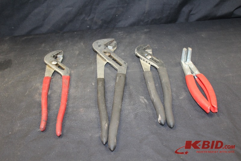 lot 242 image: Adjustable Joint Pliers