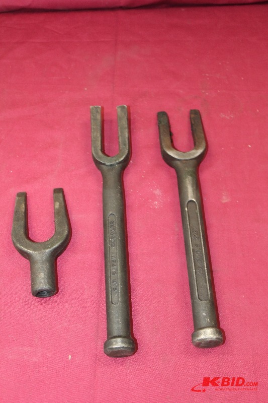 lot 244 image: Pickler Forks