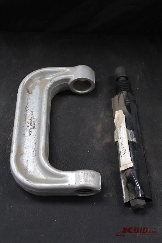 lot 245 image: Wheel Stud Remover  Puller