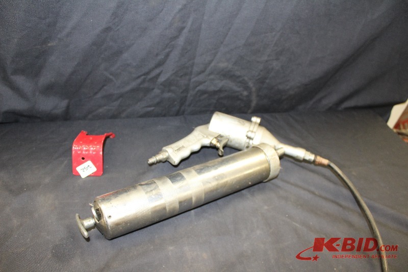 lot 252 image: Pnuematic Grease Gun