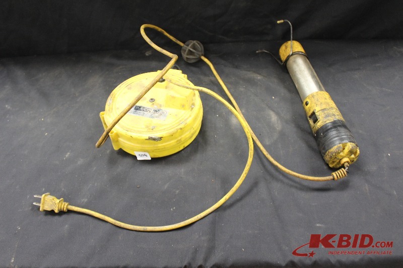 lot 302 image: Shop Light