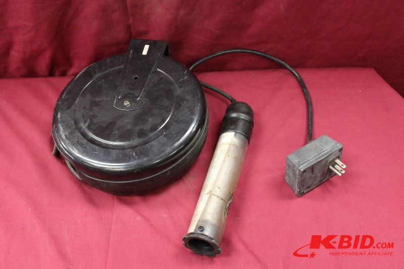 lot 304 image: Shop Light