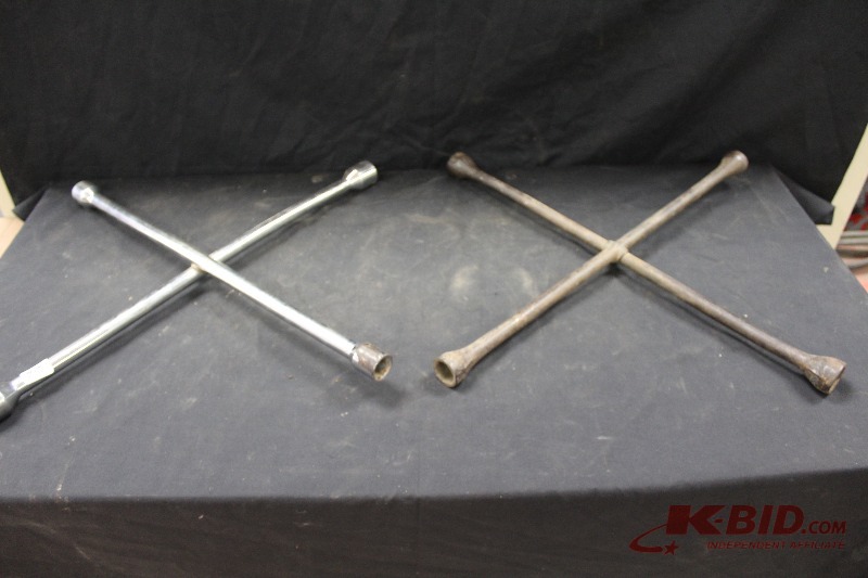 lot 309 image: Lug Wrenches