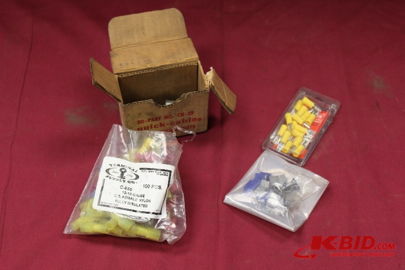 lot 312 image: Lot of Automotive Electrical Connectors